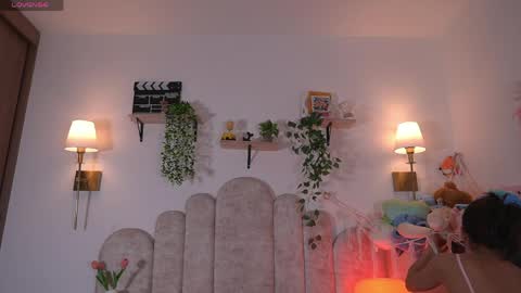 violeth___ online show from April 14, 1:28 pm