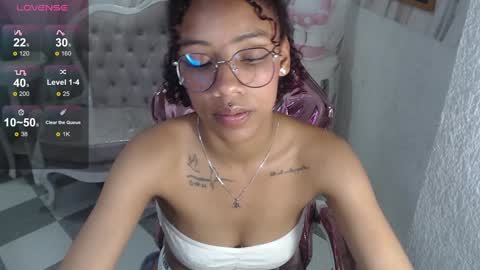 violeth_b online show from January 9, 3:44 pm