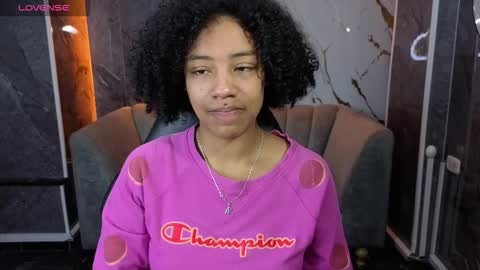 violeth_b online show from October 18, 1:01 pm