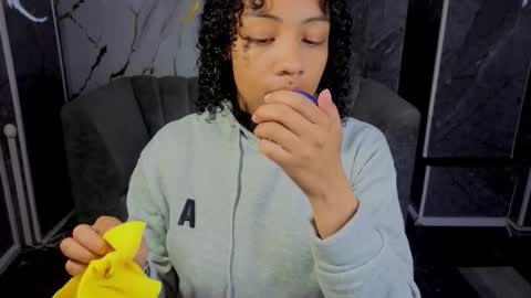 violeth_b online show from December 21, 12:34 pm