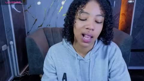 violeth_b online show from February 25, 12:59 pm