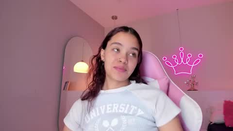 Violeth Hill online show from March 5, 8:10 pm