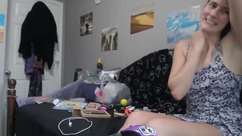 Snapshot of violethooper chatting on September 22, 3:47 pm Violet Hooper online show from September 22, 3:47 pm