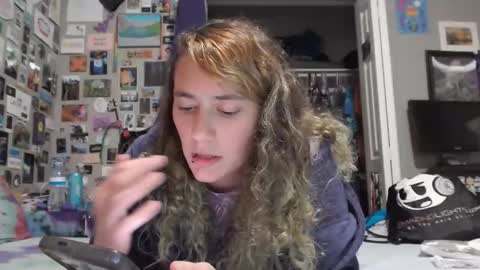 Violet Hooper online show from May 6, 5:29 pm