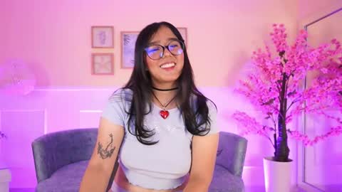 Snapshot of violetjonesx chatting on May 20, 11:38 am violetjonesx online show from May 20, 11:38 am