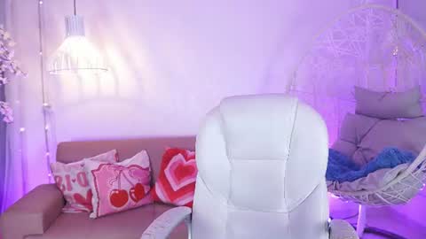 Snapshot of violetjonesx chatting on June 13, 11:41 am violetjonesx online show from June 13, 11:41 am