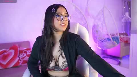 Snapshot of violetjonesx chatting on June 22, 11:40 am violetjonesx online show from June 22, 11:40 am