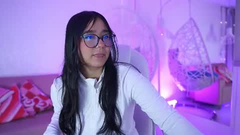 Snapshot of violetjonesx chatting on June 24, 11:31 am violetjonesx online show from June 24, 11:31 am