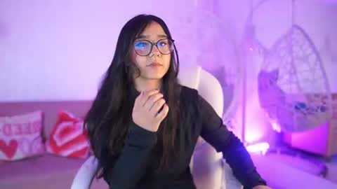 Snapshot of violetjonesx chatting on June 30, 11:44 am violetjonesx online show from June 30, 11:44 am