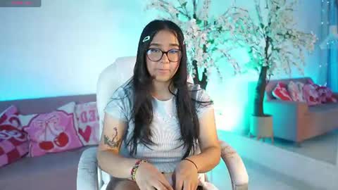 Snapshot of violetjonesx chatting on July 4, 11:38 am violetjonesx online show from July 4, 11:38 am
