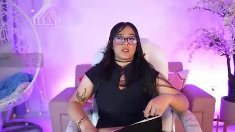 Snapshot of violetjonesx chatting on July 18, 11:36 am violetjonesx online show from July 18, 11:36 am