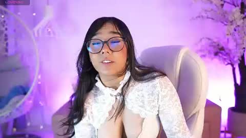 Snapshot of violetjonesx chatting on July 21, 11:34 am violetjonesx online show from July 21, 11:34 am