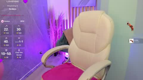 Snapshot of violetsky1_ chatting on July 2, 5:24 am VioletSky online show from July 2, 5:24 am