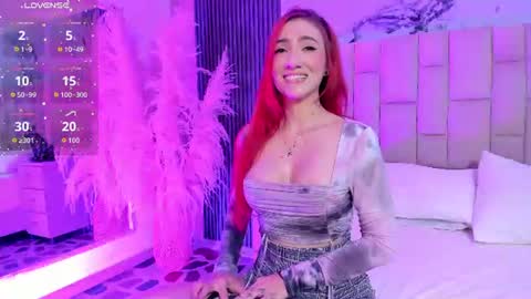 Snapshot of violetsky1_ chatting on July 9, 6:17 am VioletSky online show from July 9, 6:17 am