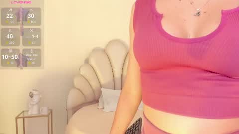 Snapshot of violetsky1_ chatting on July 10, 6:39 am VioletSky online show from July 10, 6:39 am