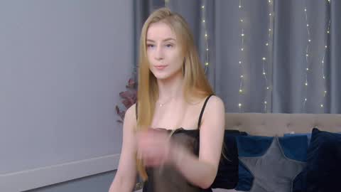 VioletSwone online show from January 7, 5:22 am