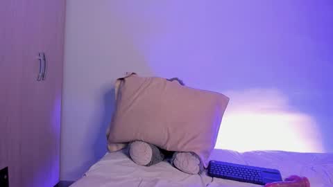 Snapshot of violett2006 chatting on February 13, 6:26 pm violeta online show from February 13, 6:26 pm