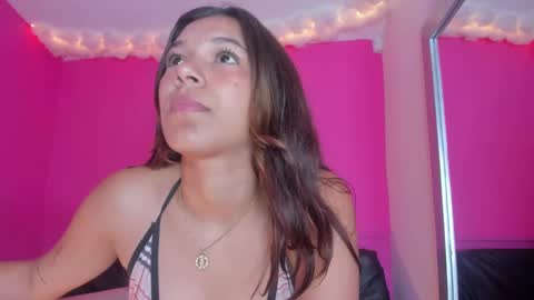 Snapshot of violett_24_ chatting on February 25, 3:27 pm violett_24_ online show from February 25, 3:27 pm
