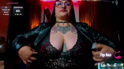 Snapshot of violett_8 chatting on July 15, 9:53 pm violett_8 online show from July 15, 9:53 pm