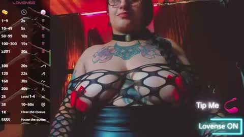 Snapshot of violett_8 chatting on July 18, 1:37 pm violett_8 online show from July 18, 1:37 pm