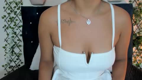 Snapshot of violett__rousee chatting on November 6, 4:19 pm violett rousee online show from November 6, 4:19 pm