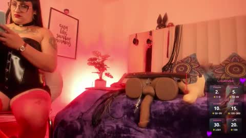 Snapshot of violett__sinclair1 chatting on October 31, 2:23 am Violett online show from October 31, 2:23 am