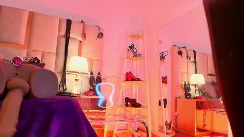 Snapshot of violett__sinclair1 chatting on November 10, 2:27 pm Violett online show from November 10, 2:27 pm