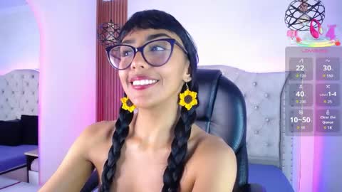 Snapshot of violett_garden chatting on May 19, 1:56 am Violet online show from May 19, 1:56 am