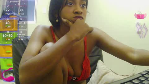 Snapshot of violett_lara chatting on March 12, 10:39 pm violett online show from March 12, 10:39 pm