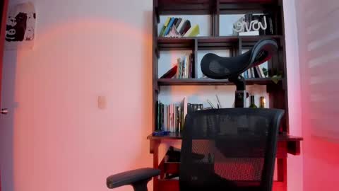 Snapshot of violett_red chatting on May 1, 10:14 pm Violeta online show from May 1, 10:14 pm