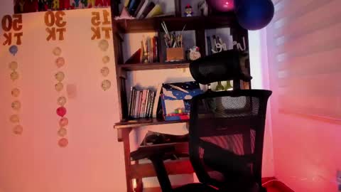 Snapshot of violett_red chatting on May 27, 9:56 pm Violeta online show from May 27, 9:56 pm