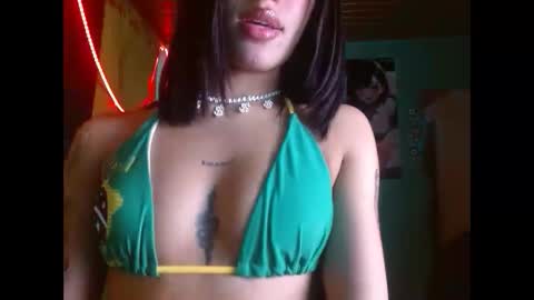 Snapshot of violetta_dreams chatting on May 19, 5:19 pm violetta_dreams online show from May 19, 5:19 pm