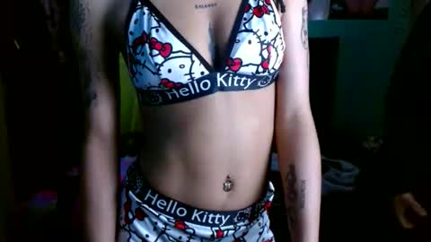 Snapshot of violetta_dreams chatting on May 27, 7:33 pm violetta_dreams online show from May 27, 7:33 pm