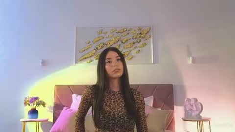 Snapshot of violetta_finch chatting on July 16, 1:50 pm violetta_finch online show from July 16, 1:50 pm