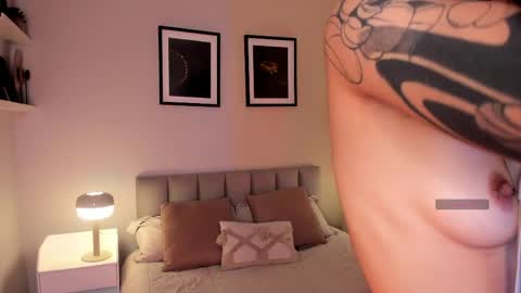 Snapshot of violetta_nur chatting on April 20, 9:05 pm Violetta nur online show from April 20, 9:05 pm