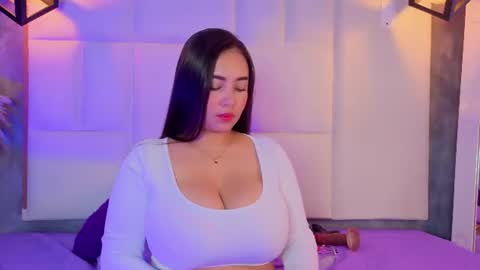 Snapshot of violetta_rose_ chatting on June 19, 1:32 am violetta online show from June 19, 1:32 am