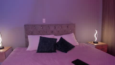 violetta independent model online show from December 6, 6:04 am