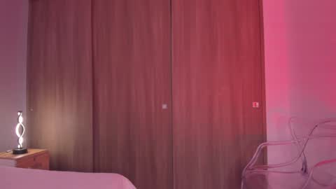 violetta independent model online show from December 20, 5:04 am