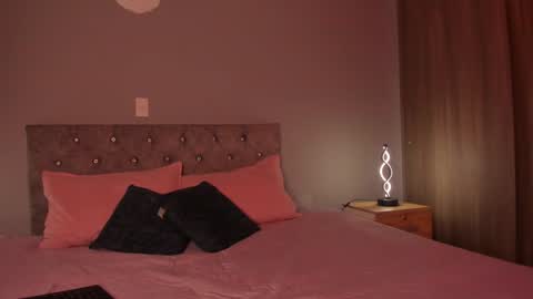 violetta independent model online show from December 23, 7:49 am