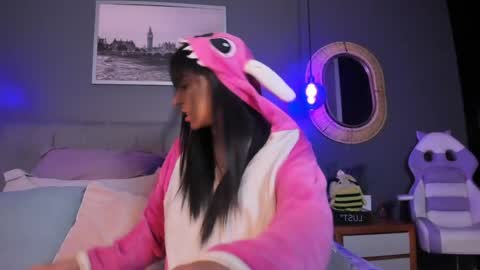 Violettaa online show from April 13, 11:59 am