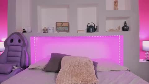 ViolettaBaker online show from December 31, 2:14 pm