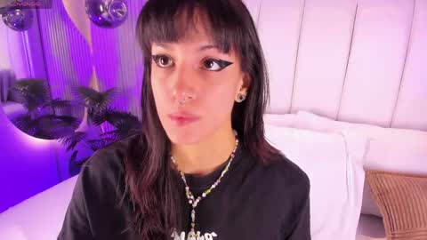 violettacolinss online show from April 16, 11:33 am