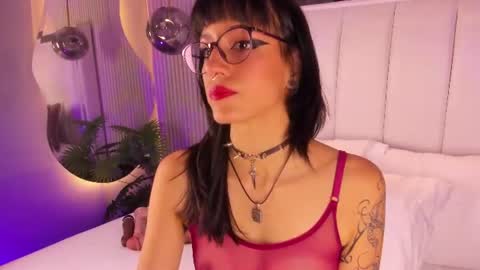 violettacolinss online show from July 1, 11:34 am