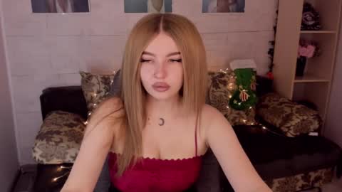 Snapshot of violettaotis chatting on December 13, 11:34 am ViolettaOtis online show from December 13, 11:34 am