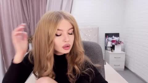 Snapshot of violettaotis chatting on December 14, 2:31 pm ViolettaOtis online show from December 14, 2:31 pm
