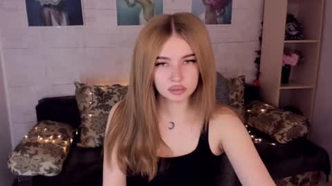 Snapshot of violettaotis chatting on December 16, 2:38 pm ViolettaOtis online show from December 16, 2:38 pm