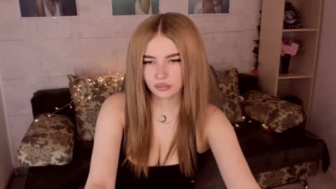 Snapshot of violettaotis chatting on December 23, 11:57 am ViolettaOtis online show from December 23, 11:57 am