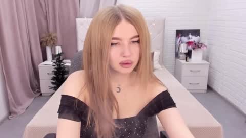 Snapshot of violettaotis chatting on January 4, 11:33 am ViolettaOtis online show from January 4, 11:33 am
