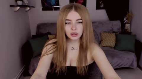 Snapshot of violettaotis chatting on January 8, 11:32 am ViolettaOtis online show from January 8, 11:32 am