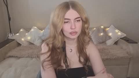 Snapshot of violettaotis chatting on October 9, 11:30 am ViolettaOtis online show from October 9, 11:30 am